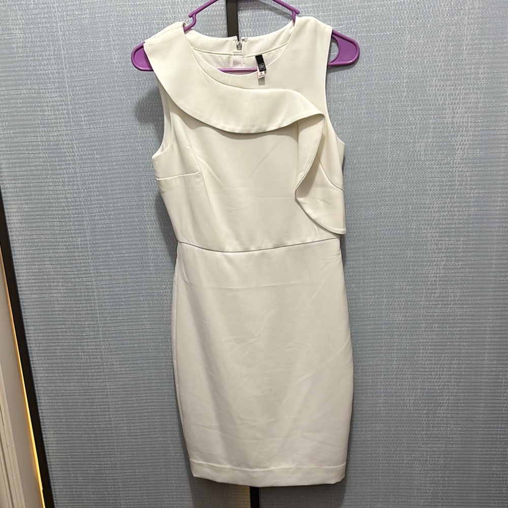 Elegant White Sleeveless Dress